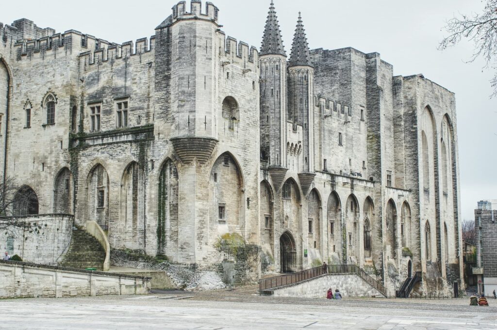 Illustration façon carte postale d'Avignon, la Cité des Papes